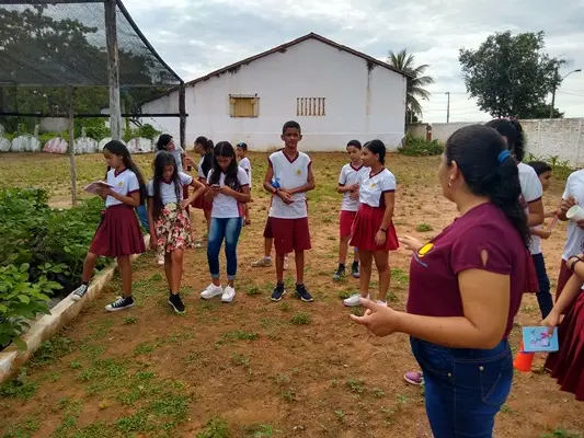 Alunos do Colégio Gamaliel visitando o Viveiro de Mudas Municipal