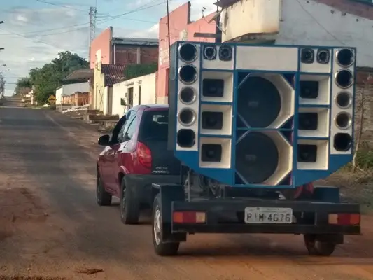 Carro de Som nas ruas fazendo as orientações à comunidade