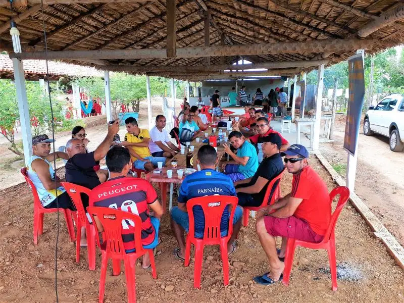 Atletas das Equipes Laranja e Azul.