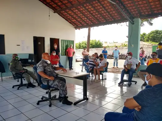 Reunião na Companhia de Polícia 