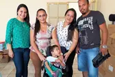 Davi recebe a tão sonhada cadeira de rodas. (Foto: CEID)