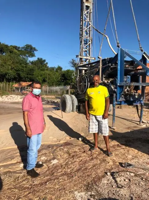 Prefeito Genival Bezerra à esquerda.
