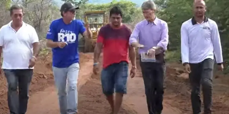 TBT - Prefeito Valmir Barbosa realiza sonho de moradores da Serra do Baliza com construção de estrada