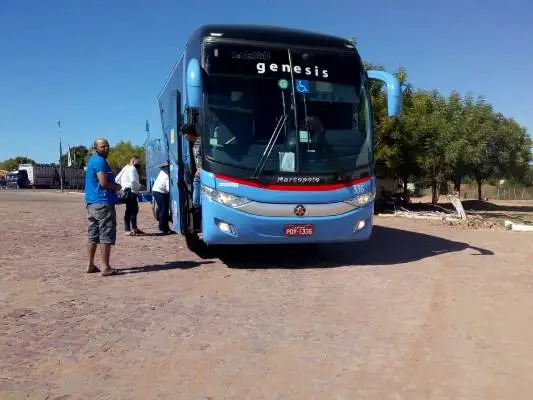 Pessoas desembarcando em Colônia do Gurgueia