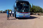 Pessoas desembarcando em Colônia do Gurgueia (Foto: Ascom)