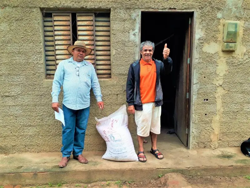 Secretário de Agricultura, Francisco Farias e produtores rurais.