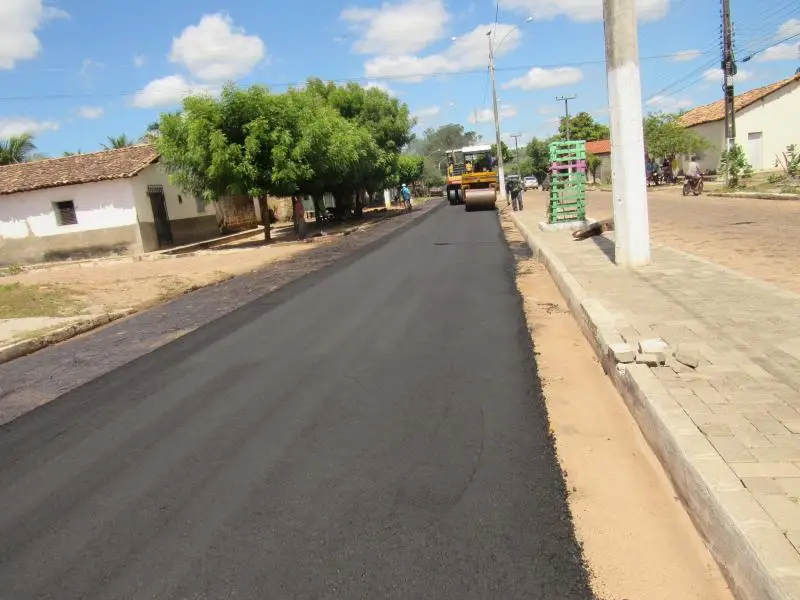 Obras de asfaltamento da Avenida Vicente Augusto (Foto: Leônidas Silva)