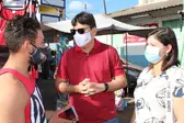 Glauber Silva visitando bairros (Foto: ASCOM)