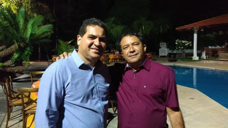 Prefeito Alcides Oliveira com Júnior Carvalho