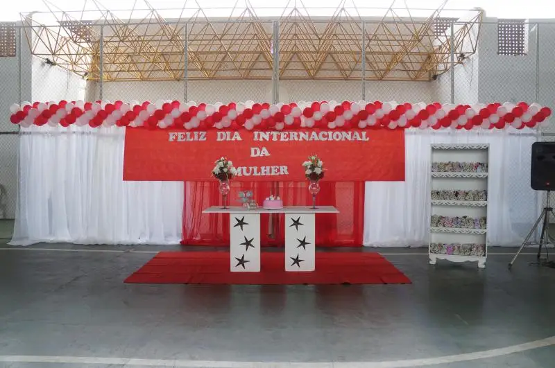mulheres foram homenageadas com apresentações feitas pelos usuários do SCFV