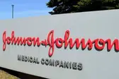 O estudo com a vacina contra Covid-19 desenvolvida pela norte-americana Johnson & Johnson’s foi pausado devido a uma doença inexplicada em um dos 60 mil participantes (Foto: )