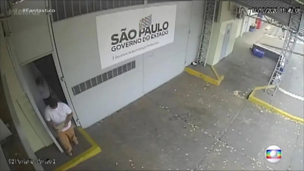 Reportagem do Fantástico traz imagens exclusivas da saída de André do Rap da cadeia