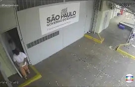 Reportagem do Fantástico traz imagens exclusivas da saída de André do Rap da cadeia (Foto: g1)