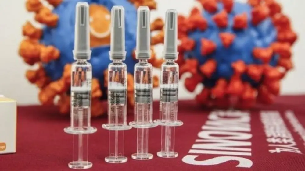A Anvisa pausa testes da CoronaVac no Brasil após ‘evento adverso grave’.
