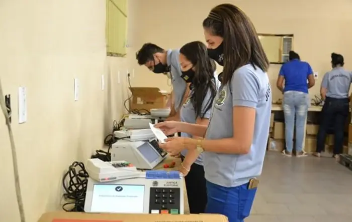 Servidores da 11ª zona eleitoral