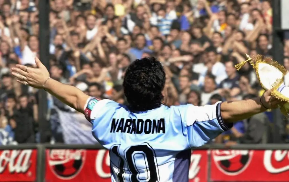 O adeus a uma lenda do futebol mundial: Diego Armando Maradona morre aos 60 anos, após sofrer uma parada cardiorrespiratória em sua casa na Argentina