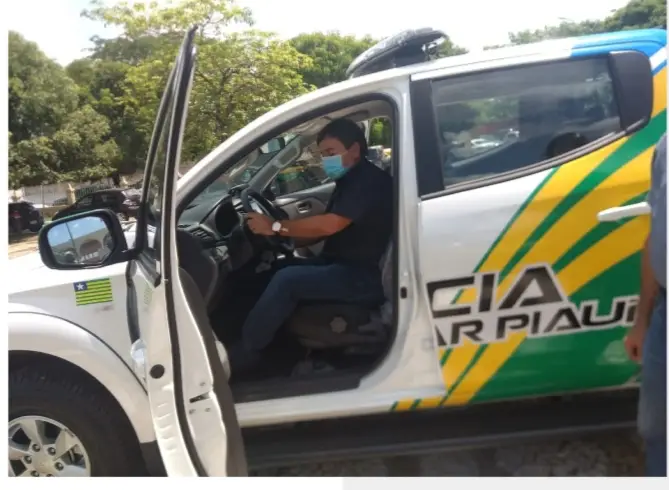 Prefeito Nei recebe nova viatura para a Polícia de Anísio de Abreu