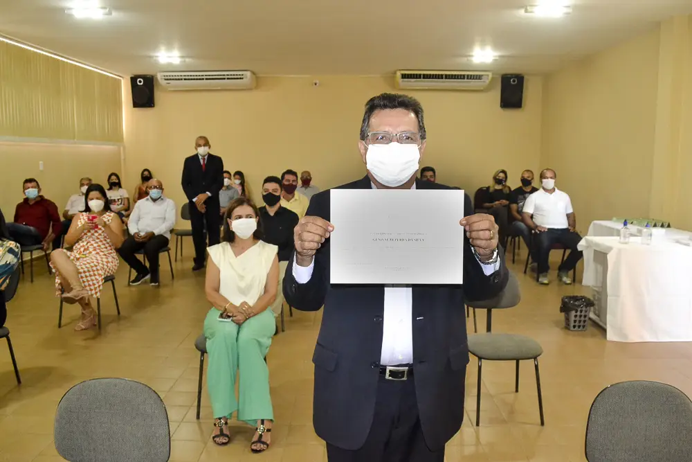 Prefeito Genival Bezerra (PT).