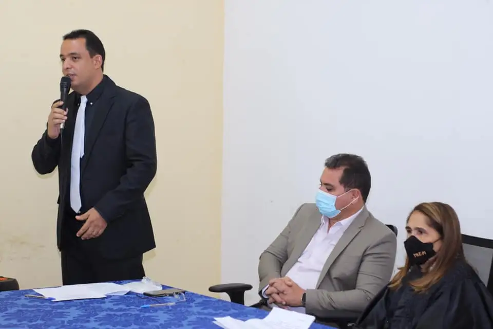 Prefeito eleito Ricardo Moura (PP) em pronunciamento na solenidade de diplomação em Demerval Lobão