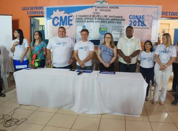 o prefeito Junior Bill, primeira dama Thaysa Léda, secretários municipais e acessores.
