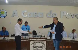Carlos Teodoro tomando posse no cargo de vereador (Foto: Adelmir Andrade)