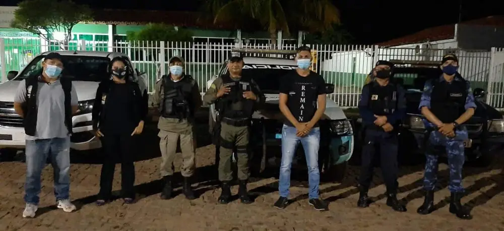 Equipe de Vigilância Sanitária de Demerval Lobão em fiscalização juntamente com PM e Guarda Municipal
