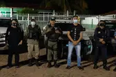 Equipe de Vigilância Sanitária de Demerval Lobão em fiscalização juntamente com PM e Guarda Municipal (Foto: Facebook/PMDL)