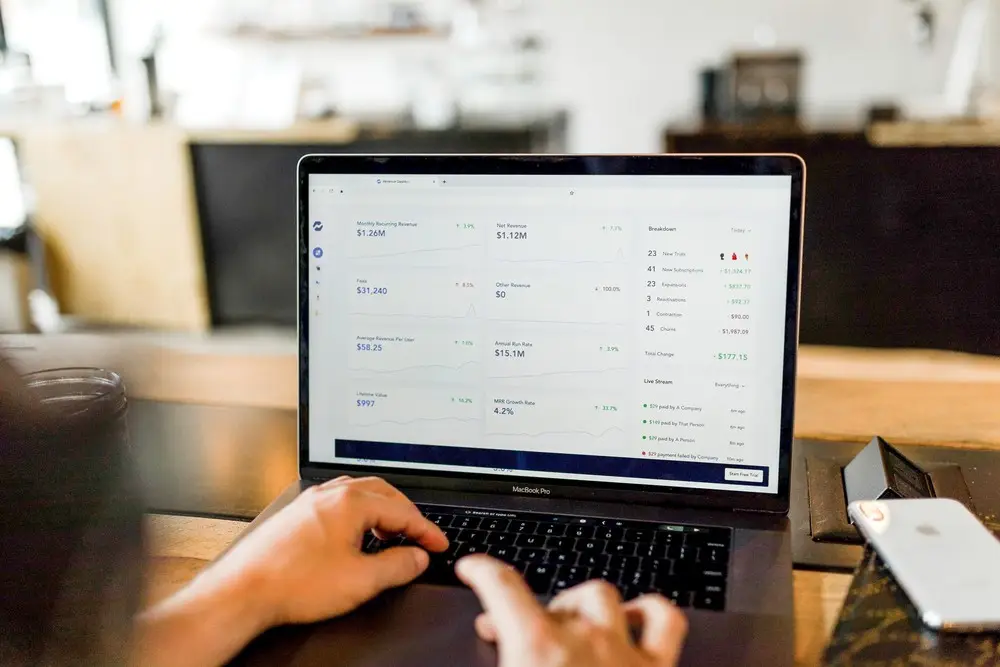 Área de e-commerce deve continuar gerando vagas em 2021 — Foto: Austin Distel/Unsplash