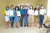 Prefeito Genival Bezerra (PT) acompanhado da Primeira-Dama Lêda Maria com os novos professores. (Foto: Ascom.)