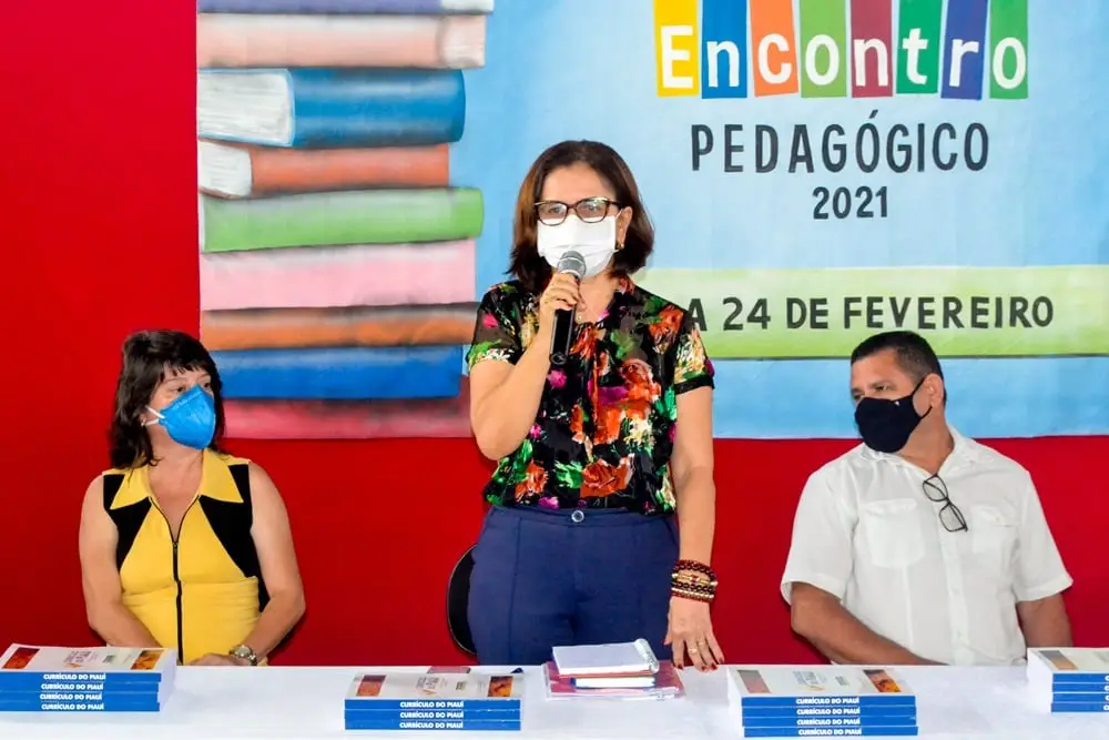 Secretária Municipal de Educação Lêda Maria.