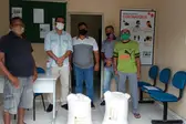 Prefeito Ricardo Moura na entrega de sementes a produtores rurais do município. (Foto: Facebook/PMDL)