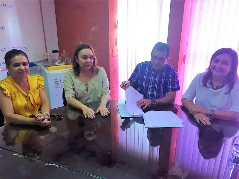 Prefeito Genival Bezerra, Sec. Educação, Lêda Miranda, Dir. ADH, Gilvana Gayoso e a Dep. Estadual, Flora de Izabel.