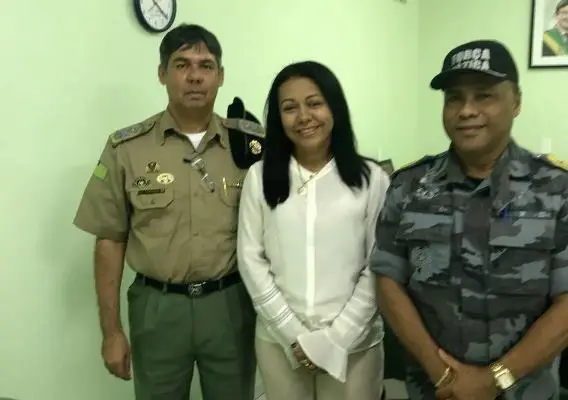 Prefeita Doquinha tratando da segurança de Colônia do Gurgueia