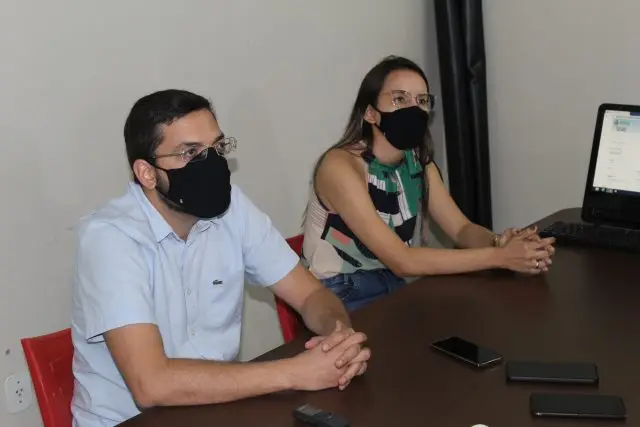Secretário pede que a população realize o cadastro no site (Foto: CCOM)