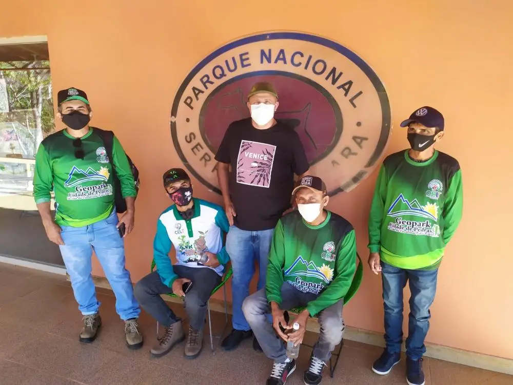 Desbravadores na serra da Capivara