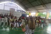 Prefeita Vilma Lima conversando com os beneficiários do Bolsa Família (Foto: )