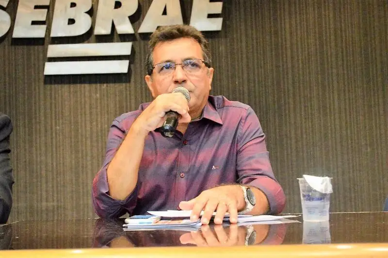 Prefeito Genival Bezerra.