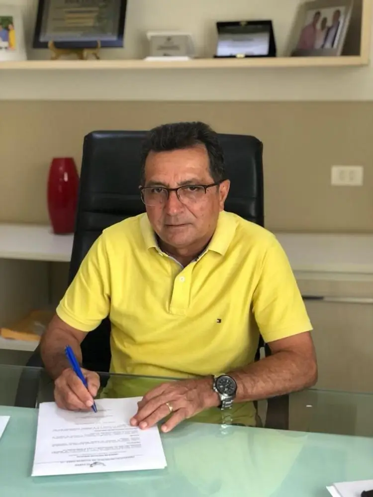 Prefeito Genival Bezerra (PT).