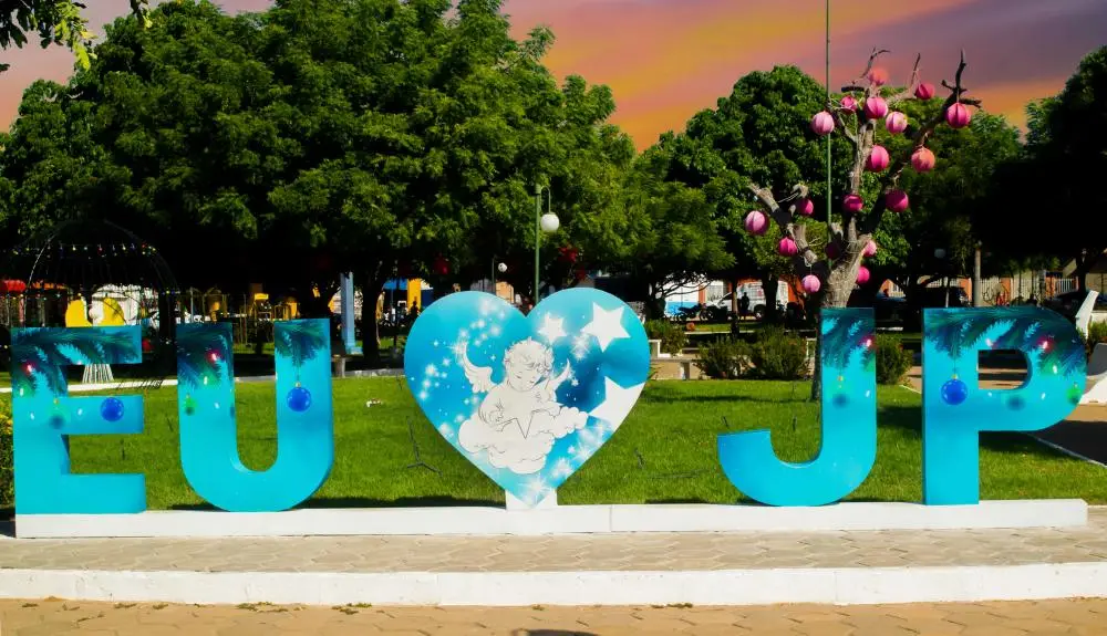 Monumento Eu Amo JP - Praça 28 de Dezembro.