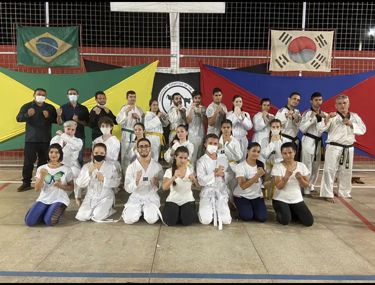 Troca de faixas taekwondo DEL