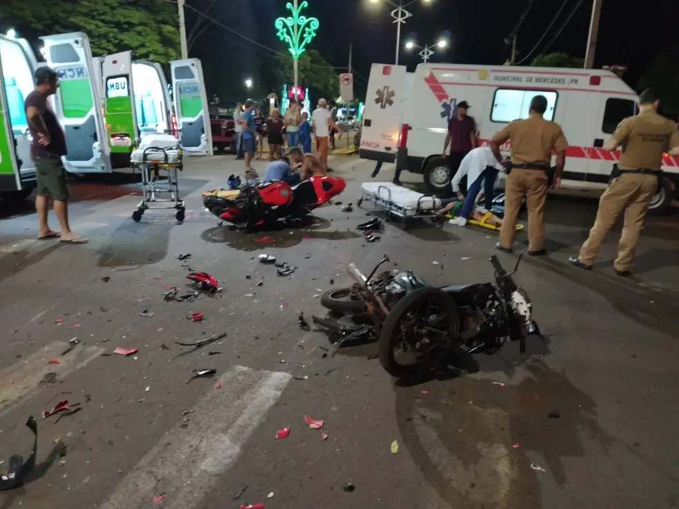 Motos bateram de frente, em Mercedes — Foto: Ponto da Notícia