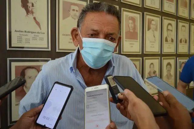 Prefeito Gil Paraibano recepcionou os novos servidores e deu orientações a todos (Foto: Isael Pereira)
