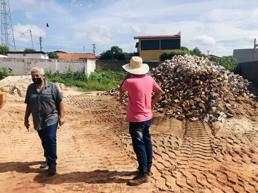 Secretário Francival visita obras