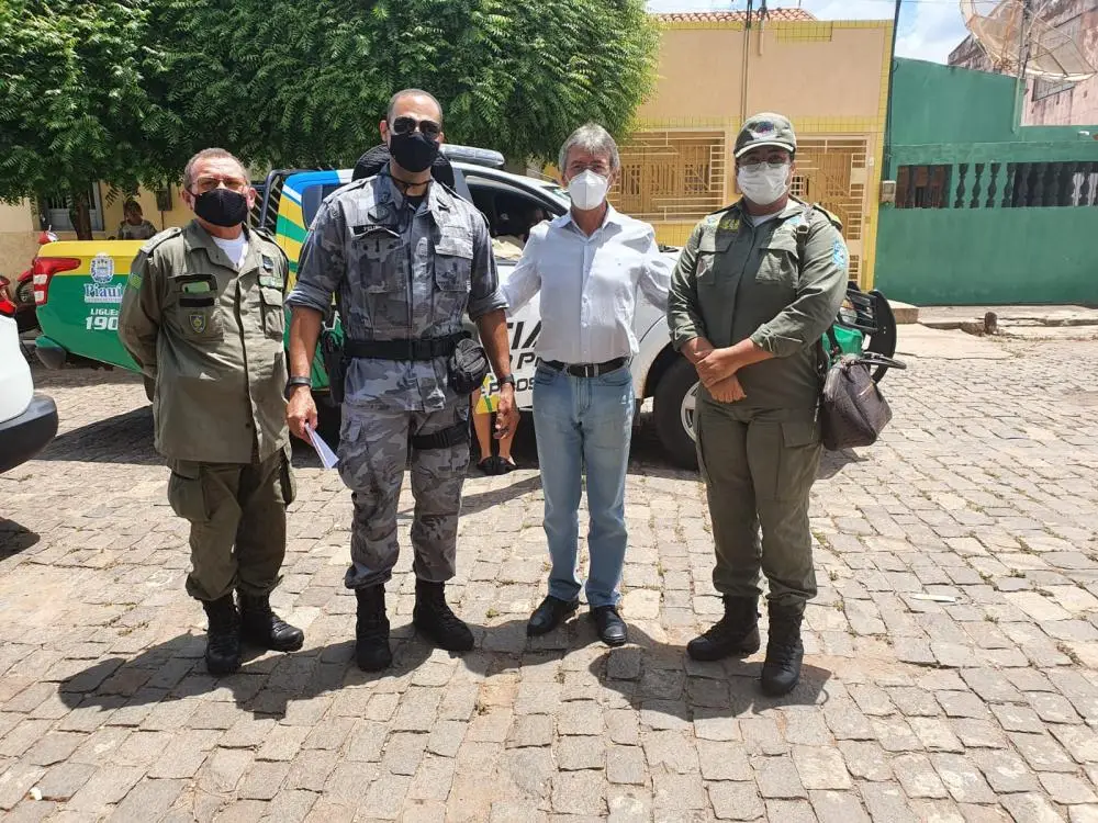 Prefeito Valmir Barbosa, se reúne com a Polícia Militar, para a implantação do PROERD nas escolas municipais.