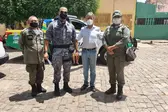 Prefeito Valmir Barbosa, se reúne com a Polícia Militar, para a implantação do PROERD nas escolas municipais. (Foto: ASCOM )