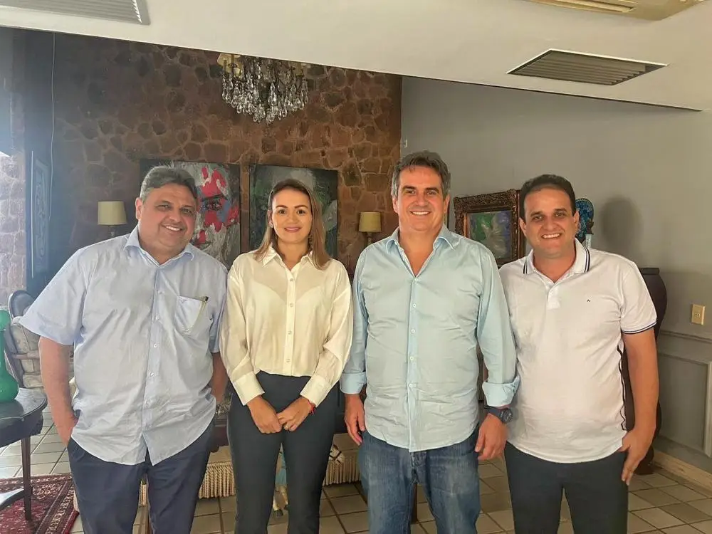 Thaís Nogueira, ministro Ciro Nogueira e prefeito Diego Teixeira e o deputado estadual Júlio Arcoverde - Foto: Divulgação