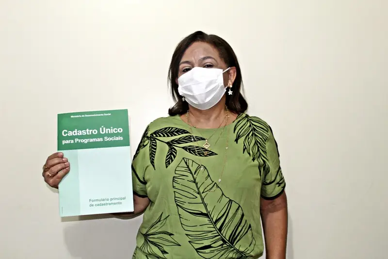 Núbia Cristina esclarece informações sobre a atualização cadastral (Foto: Valdo Benedito)