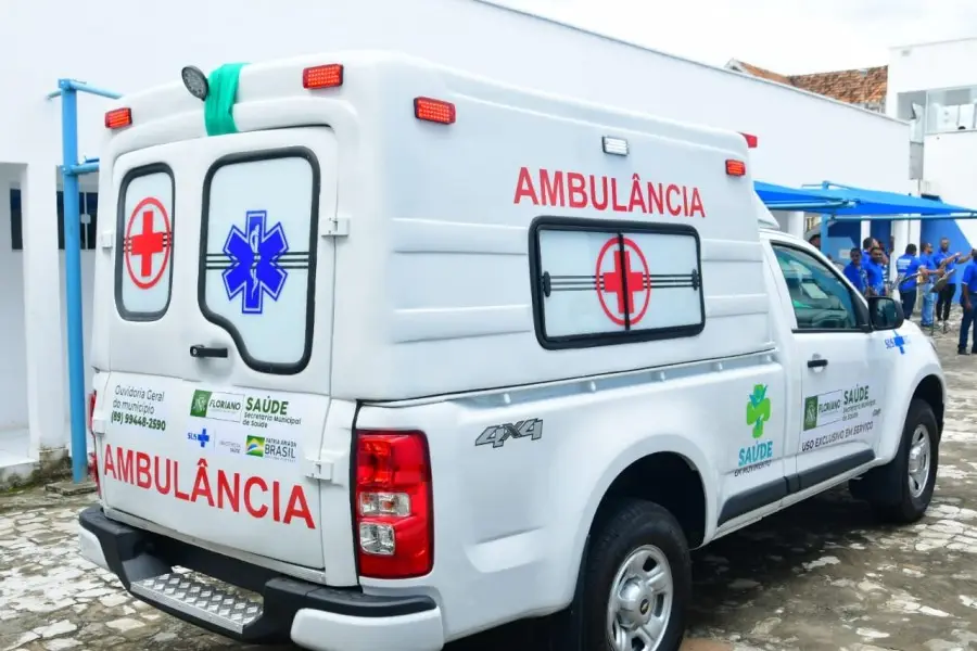 Floriano | Prefeito Joel entrega ambulância para a saúde do município - Ascom