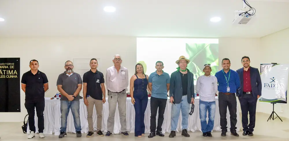 Secretário de meio ambiente Francivaldo Lopes e sua equipe, o secretário de Adm. Chagas Clarindo e a equipe da Municiparque