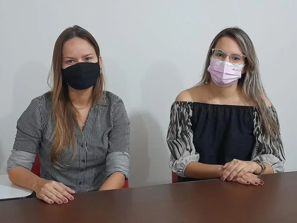 Secretária de Saúde, Tatiane Gil e Coordenadora de Imunização, Mariana Fontes, esclareceram sobre o funcionamento da vacinação (Foto: Jackelany Vasconcelos)